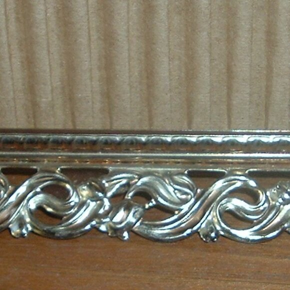 Vtg Ornate Filigree Metal Brass Picture Frame Gold Hollywood Regency 8x10 Easel - Picture 6 of 6